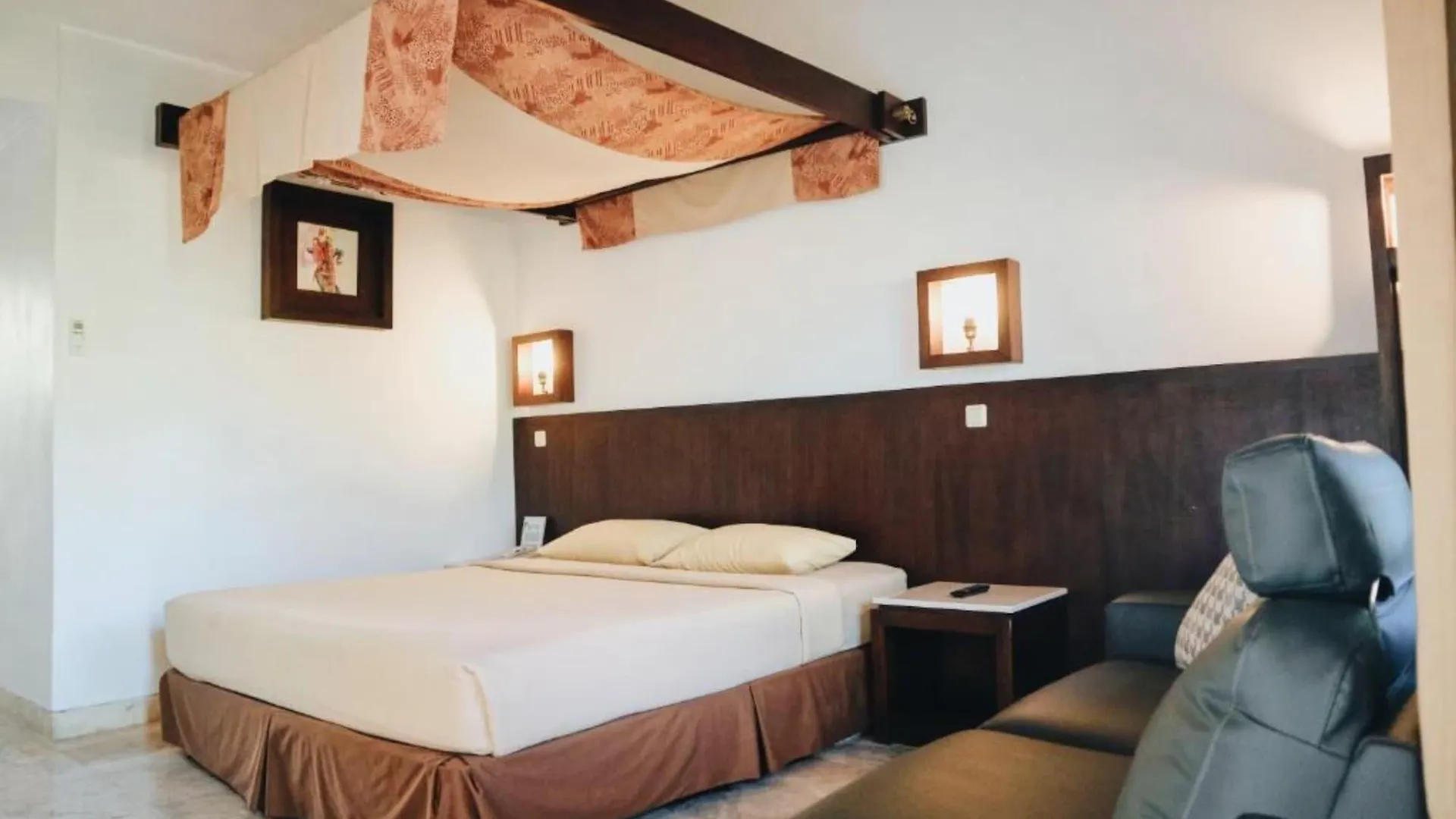 The Lagoon Bali Pool Hotel And Suites Legian  3*, Legian (Bali)